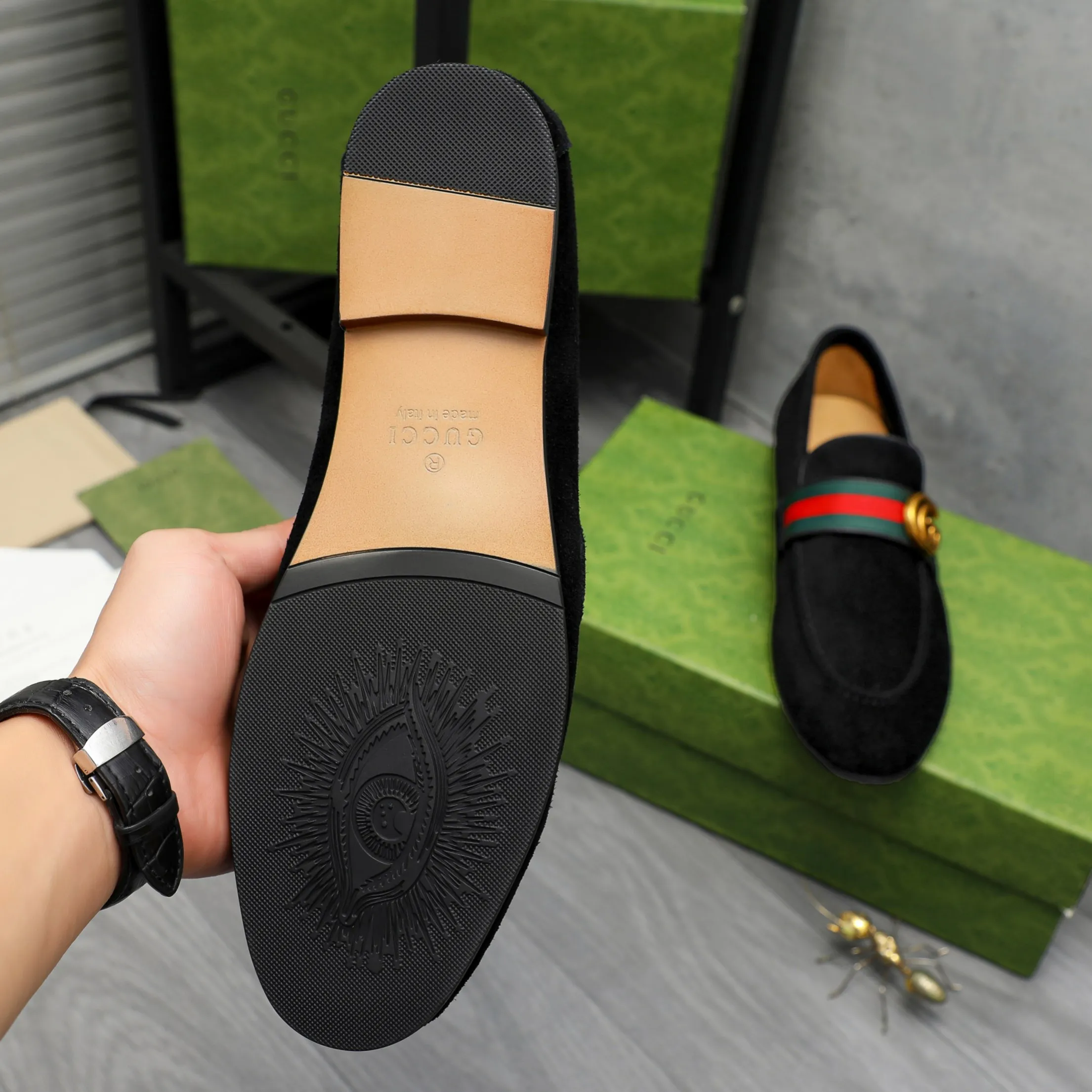 Men's shoes 💰p400 Product trademark: GUCCI "Gucci" business casual leather shoes Regular size: 38-46 (38.45.46 is custom-made and non-returnable) Product material: Selected suede cowhide with webbing upper, cowhide lining, original rubber outsole